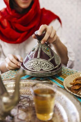 ramadan-concept-with-food-te